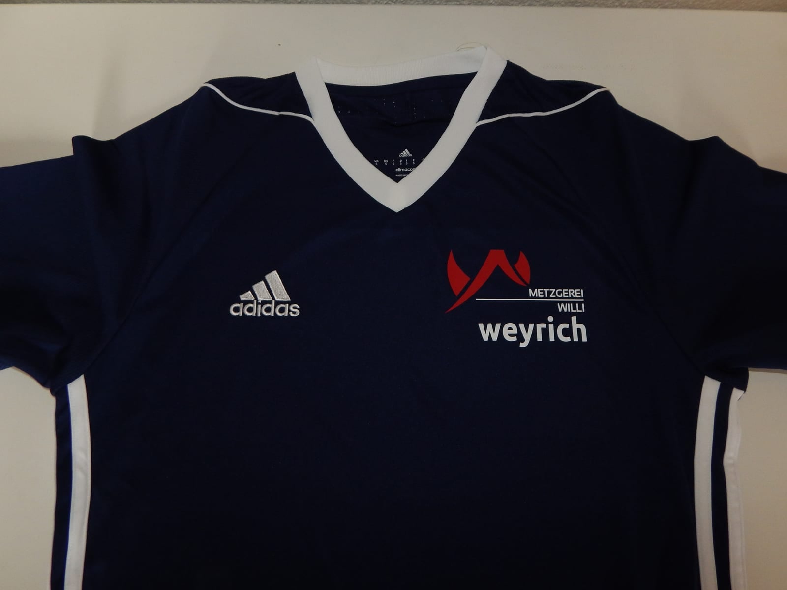 Metzgerei Weyrich, Trikot